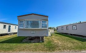 Superb Caravan By The Seaside In Kessingland, Suffolk Ref 90040Sg